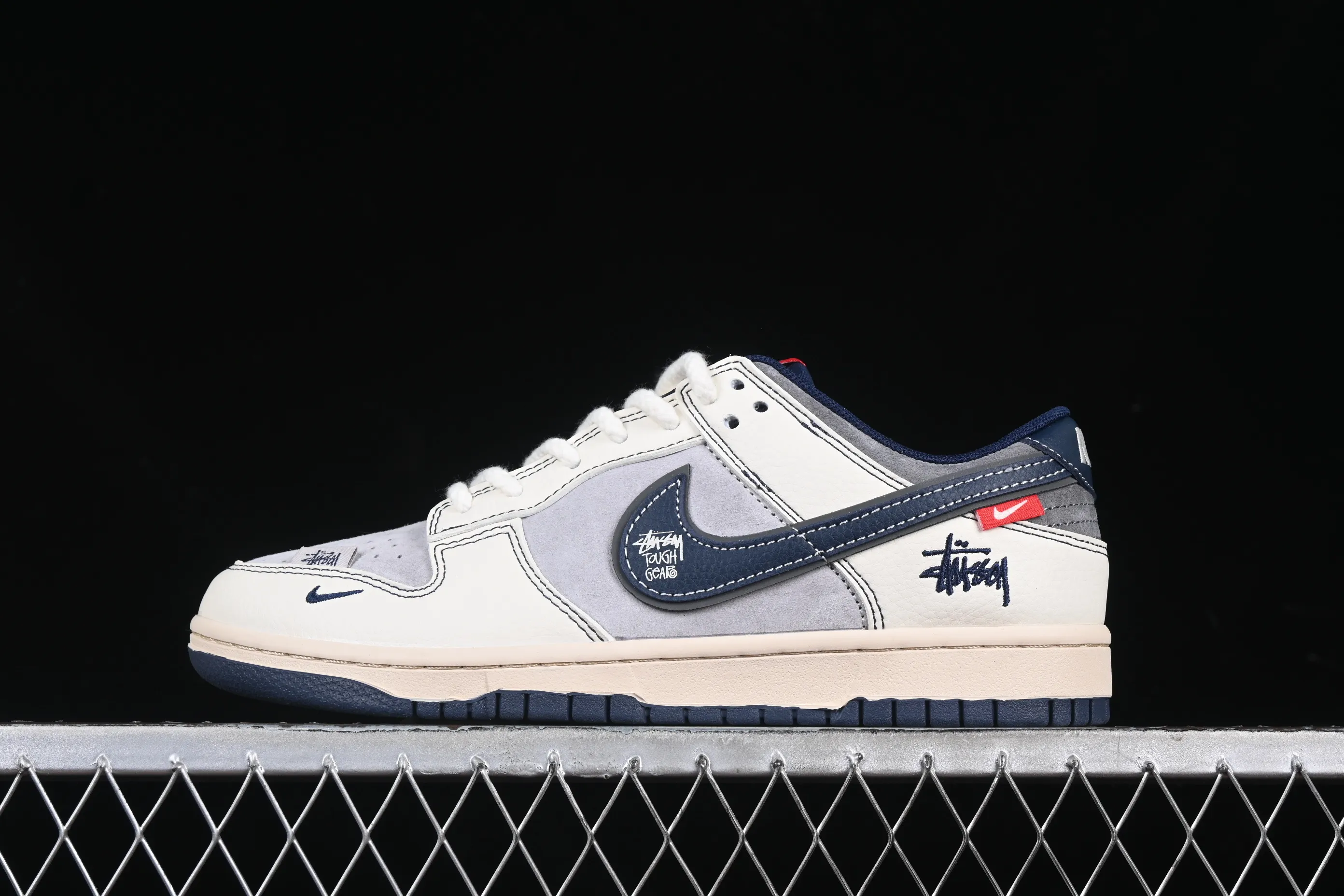 All categories Nk SB Dunk Series Nk SB Dunk Low High-end customized low-top sneakers Nk SB Dunk Low Stusi co-branded signature navy blue hook Anniversary high-end customized low-top casual sneakers DM6868-034